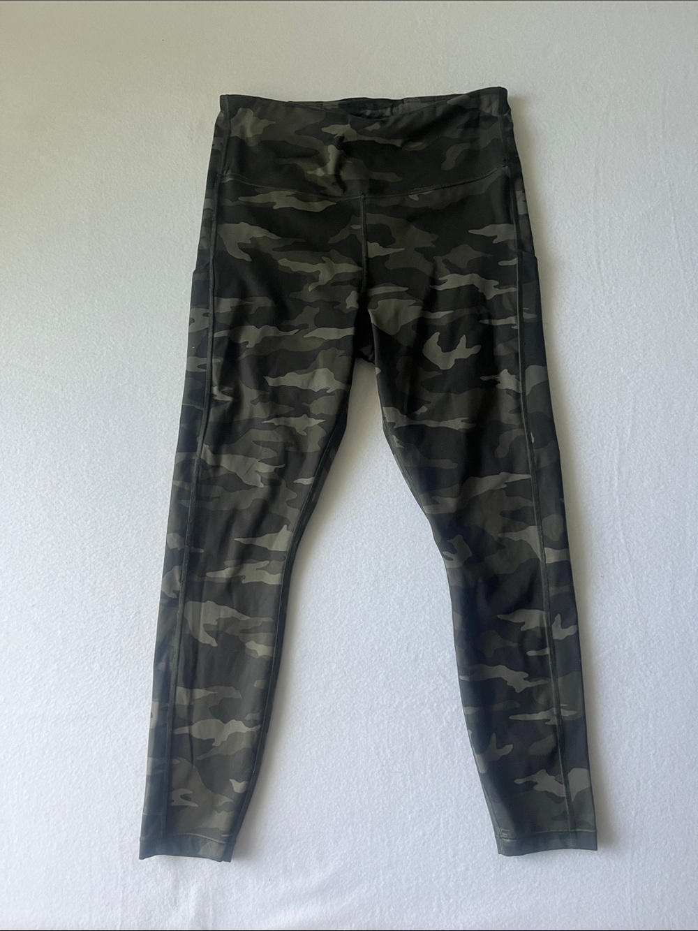 Athleta Ultimate Camo 7/8 Leggings